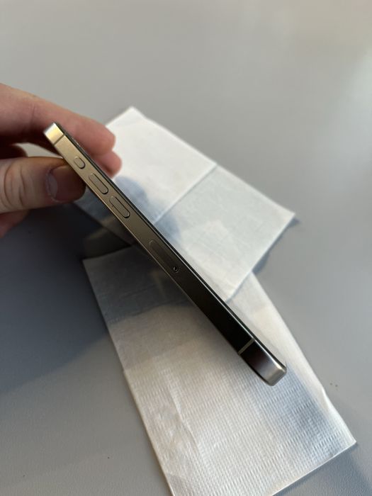 В продаже айфон 16 про