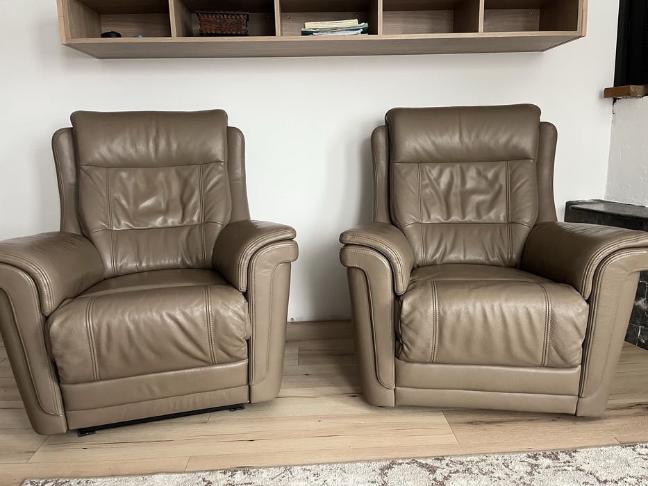 Canapea 3 locuri + 2 fotolii din piele naturala