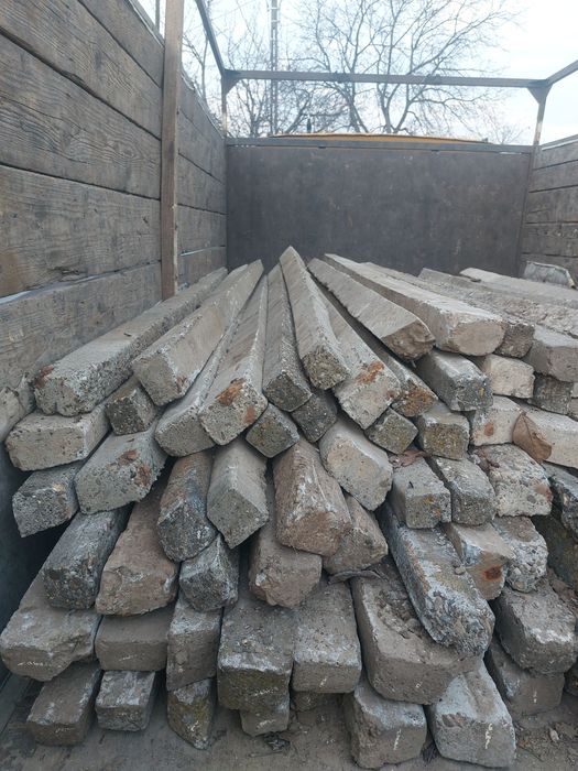 Găgă vinde spalieri