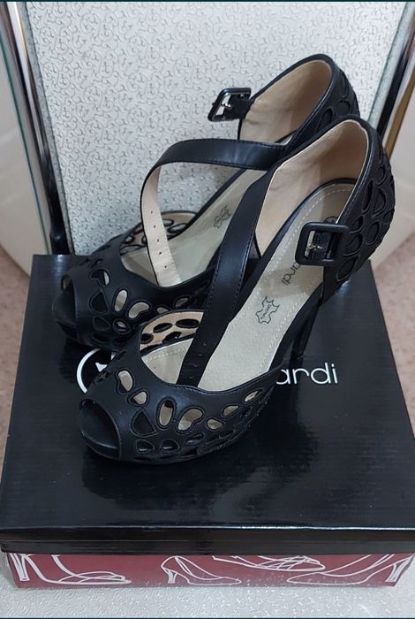 Туфли женские. Цвета и размеры разные