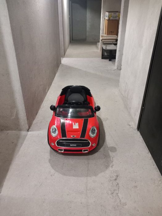 Детска електрическа кола