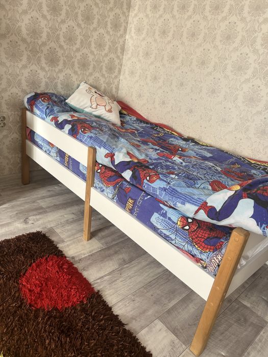 Продам кровать детскую 160*80