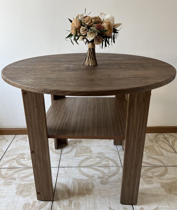 Стол круглый для гостиной