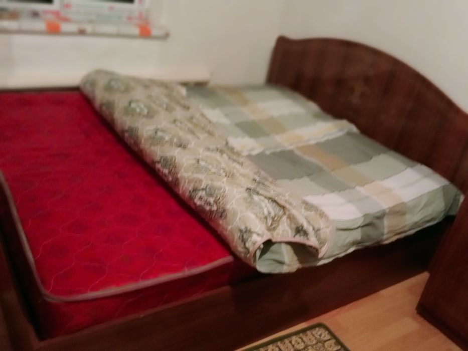 Спални екі тумбасымен сатылады