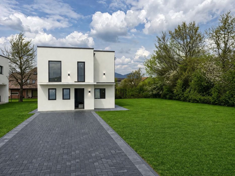 Inchiriez casa nou construita