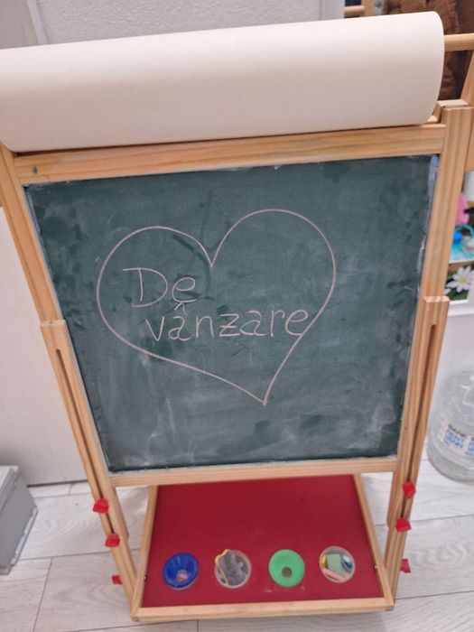 Tabla dublă (magnetică și pentru cretă) + magneți și rolă de desen