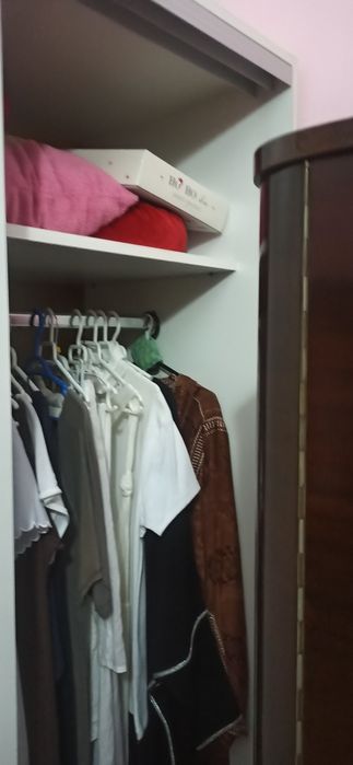 Dulap alb cu uși glisante