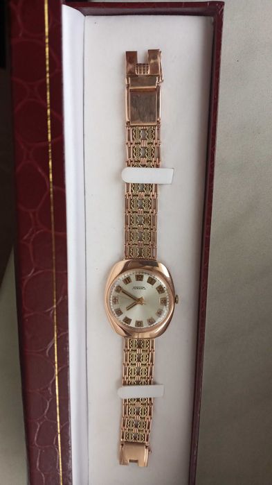 Знаменитые часы «Ракета» Золотые с браслетом