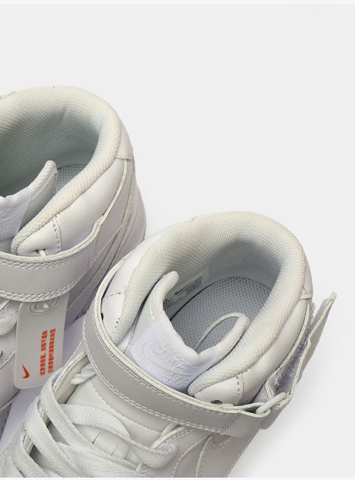 Продам кроссовки найк белые