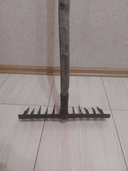 Тяпка, грабли советские