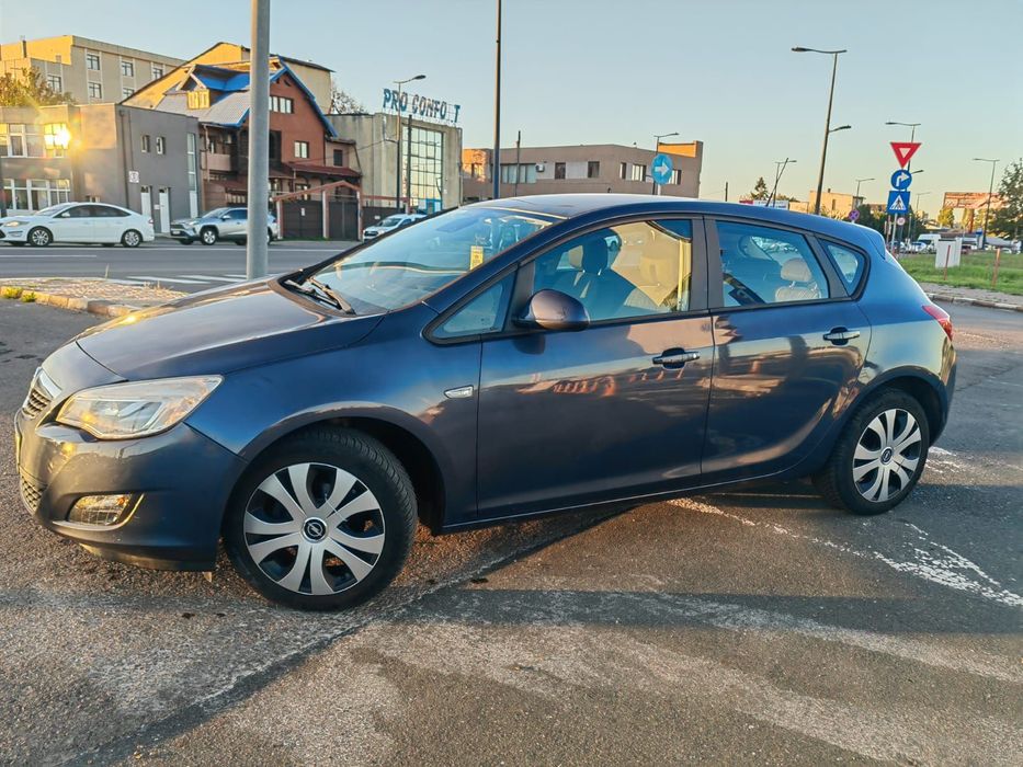 Opel Astra Al doilea proprietar , bateria este noua , km reali !