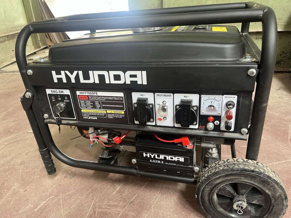 Продавам бензинов генератор Hyundai HHY7000FE. Машината е запазена и работи отлично.