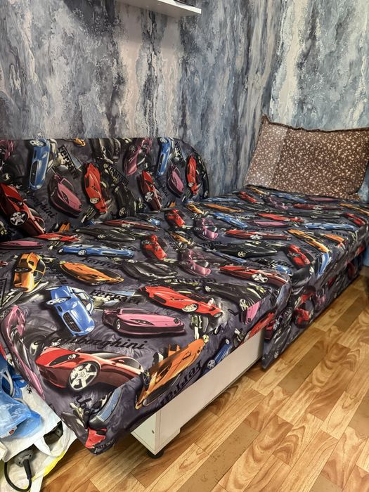 Продам диван-тахта с машинками