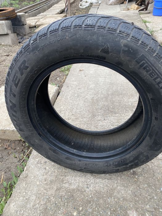 Vand 2 anvelope 185 60 R14, iarna si vara