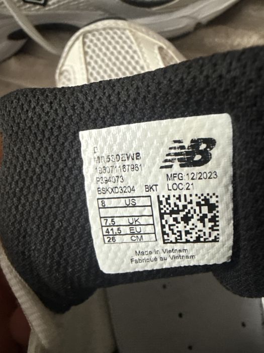 Vand adidasi new balance sunt originali ii vand de oarece imi sunt mici predare personala in onesti