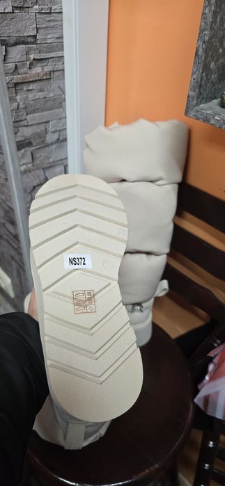 Зимни светли  боти