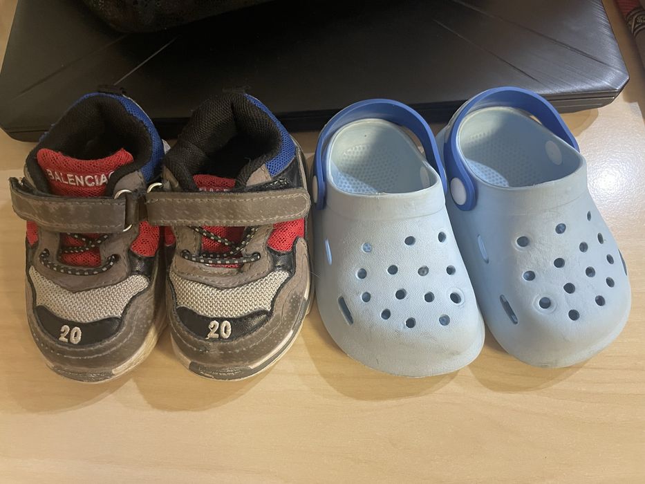 Отдам даром детскую обувь