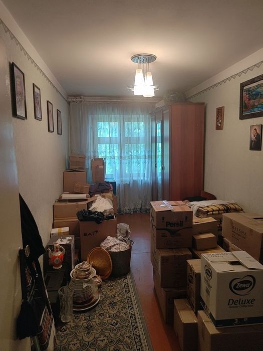 Чиланзар 6 квартал 2 комнатная 4 этаж не торец