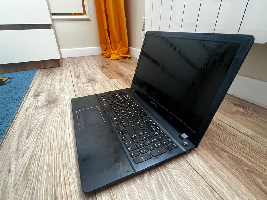 Продам ноутбук Самсунг рабочий