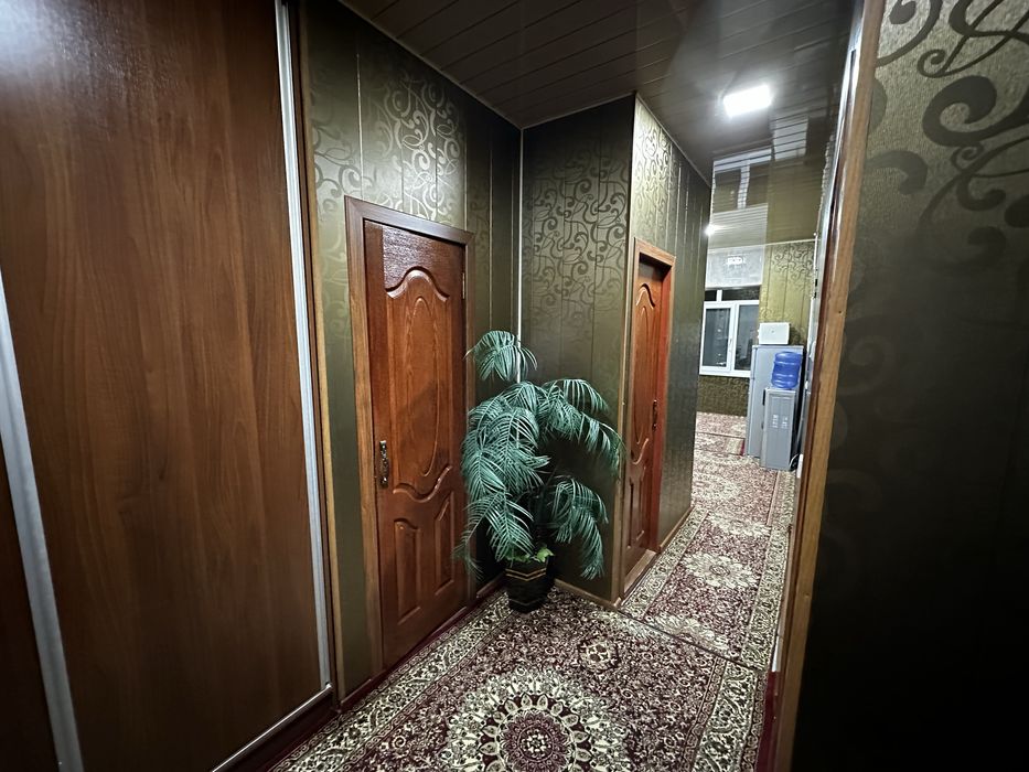 Продаётся 2 х комнатная квартира 10мк 9 дом 2- этаж . С обстановкаой