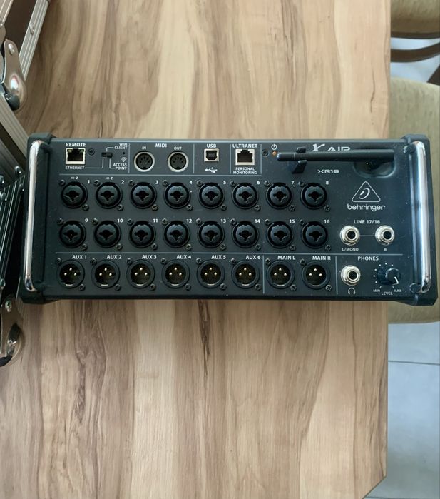 Behringer XAIR18 + Flyht case Подарък таблет ipad
