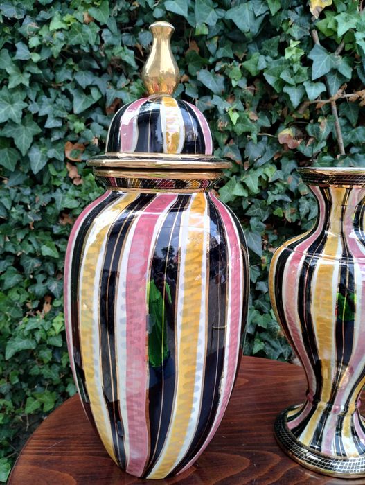 Порцеланови урна и ваза - BEQUET