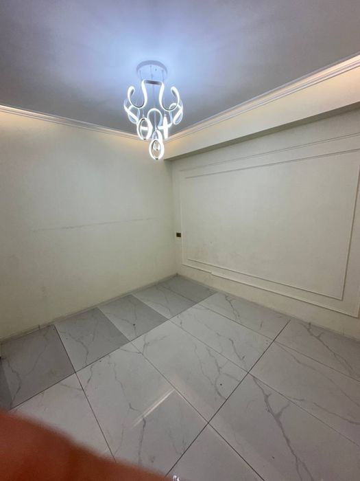 1 xona 3 etaj xon saroy domidan sotiladi