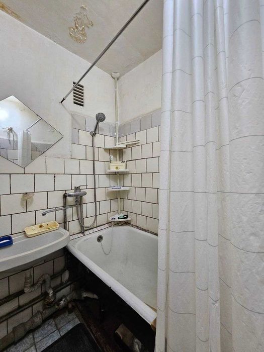 3 Продам квартиру 3/3/5 Буз 1 ,буюк ипак йули ,художнтки