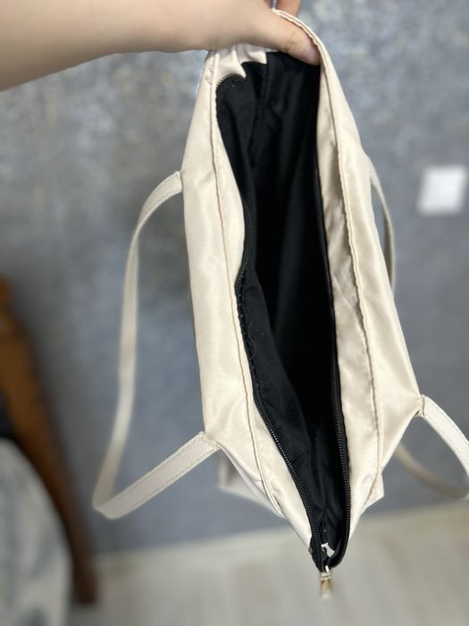 Продам две бежевые сумочки