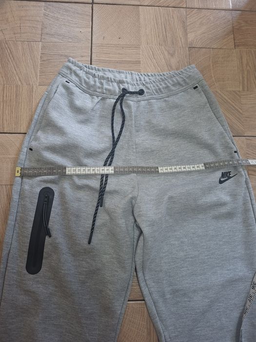 Trening Nike pentru damă,nou cu etichetă,de culoare gri