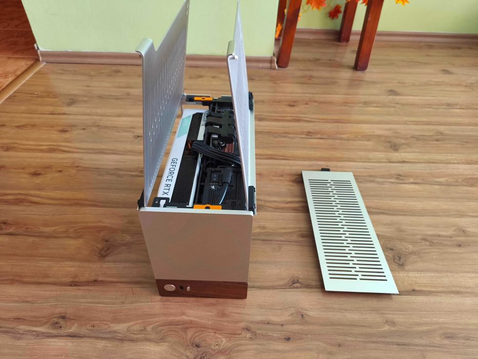 Mini-ITX PC ( RTX 4070 Ti, 32Gb Ram, 3.5 Gz proc, 750w power )