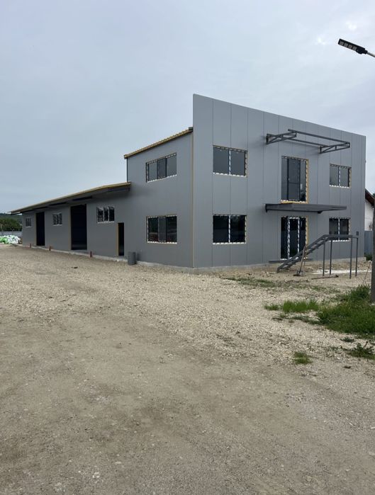 Hale si structuri metalice