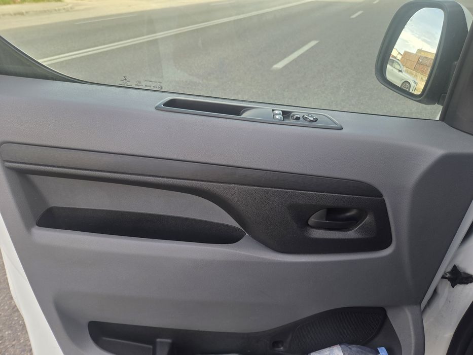 Opel Vivaro 2020 • 2.0 Diesel • 110 CP • AutoutilitarăOpel Vivaro 2020 • 2.0 Diesel • 110 CP • Autoutilitară
Vând Opel Vivaro, an 2020, în stare foart