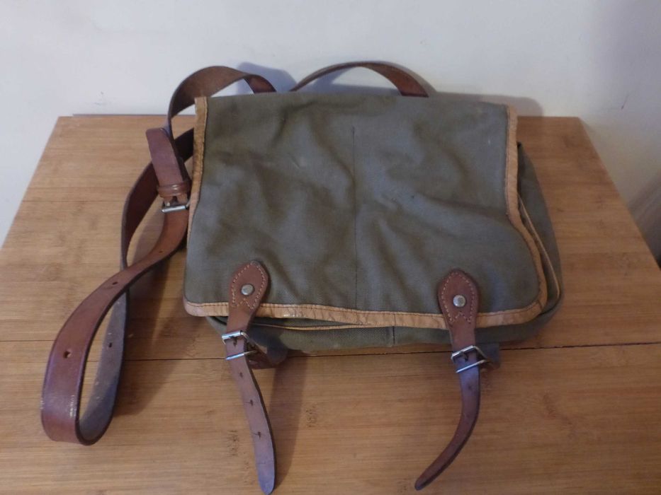 Туристическа брезентова чанта с кожена презрамка и каишки 1970 г