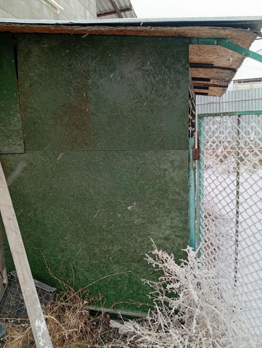 Продам  Срочно Вольер большой