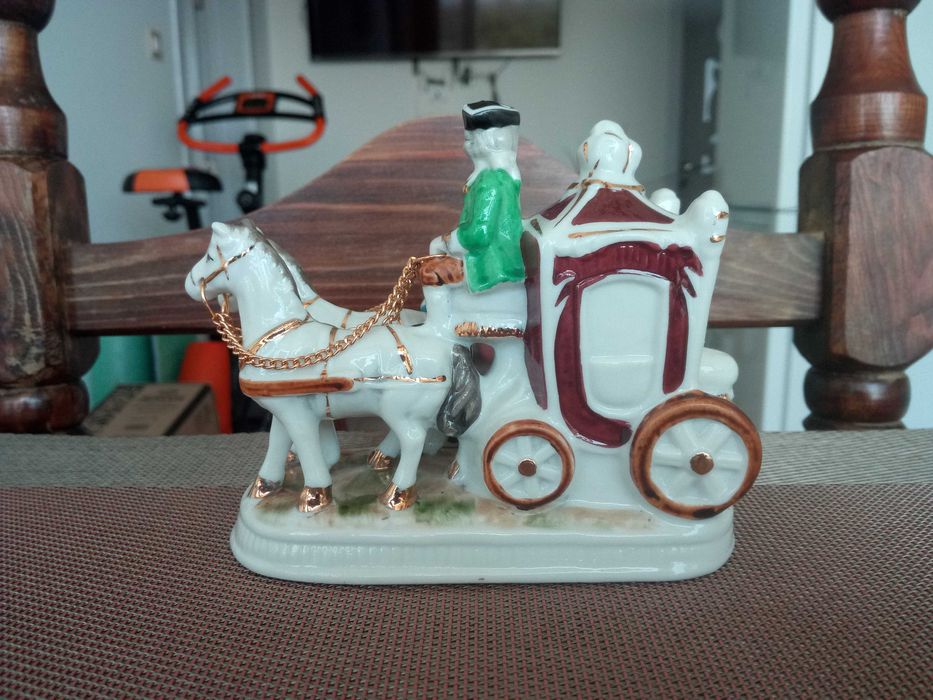 Каляска.Порцелан.