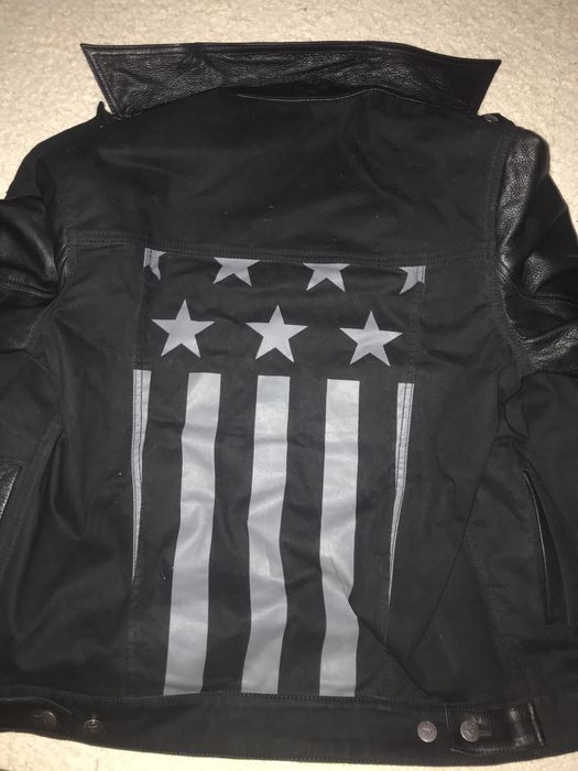 Продам ОРИГИНАЛЬНУЮ куртку guess