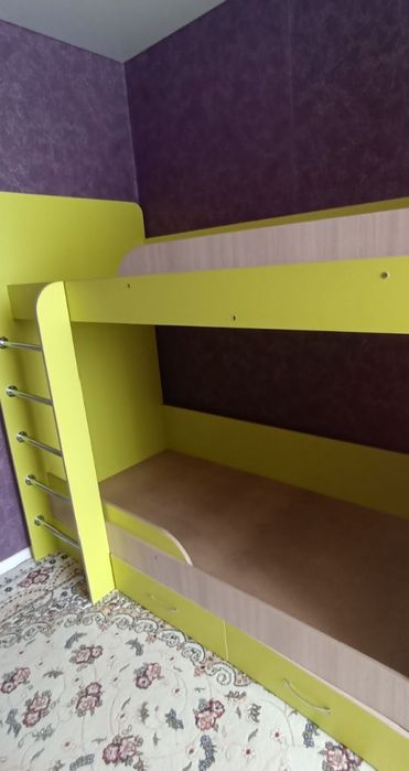 Двухъярусная кровать