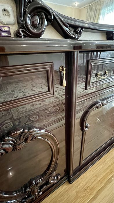 Комод с зеркалом