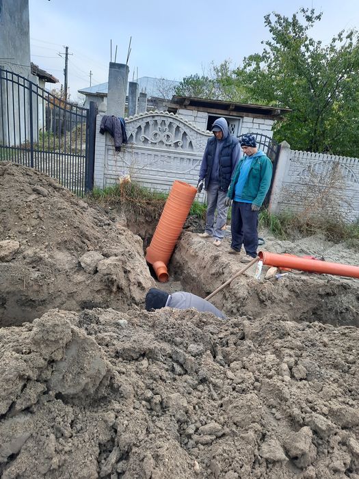 Închiriez miniexcavator + Camioneta 6.5 tone