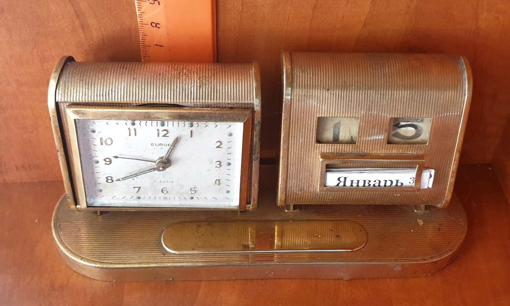 Настольные механические часы