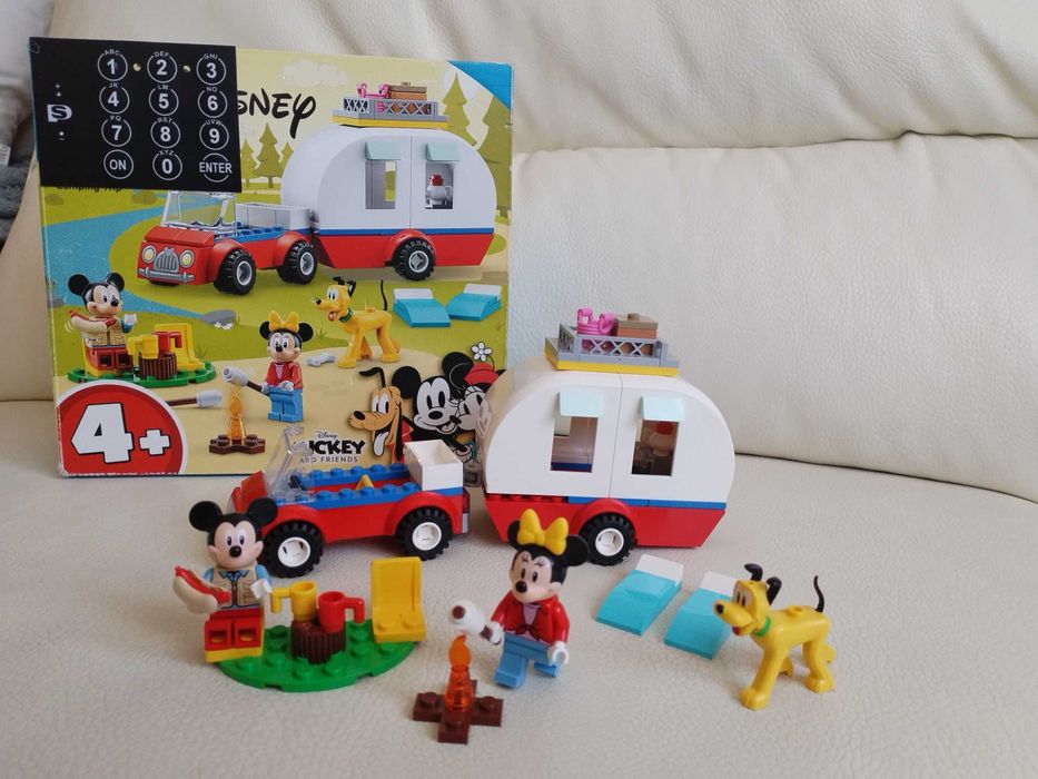 Lego и Playmobil Country