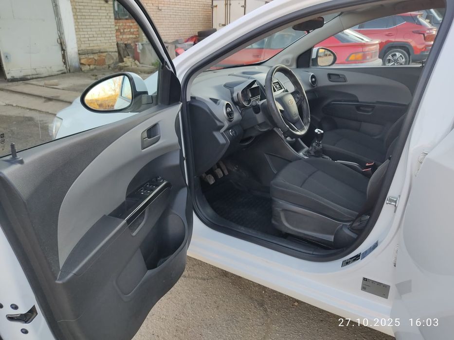 Продам автомобиль Шевроле Авео Т 300