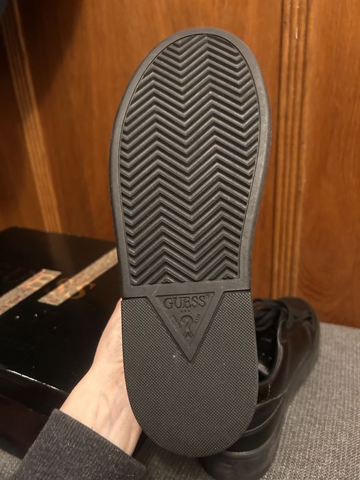 Adidasi guess noi cu eticheta,tare draguti