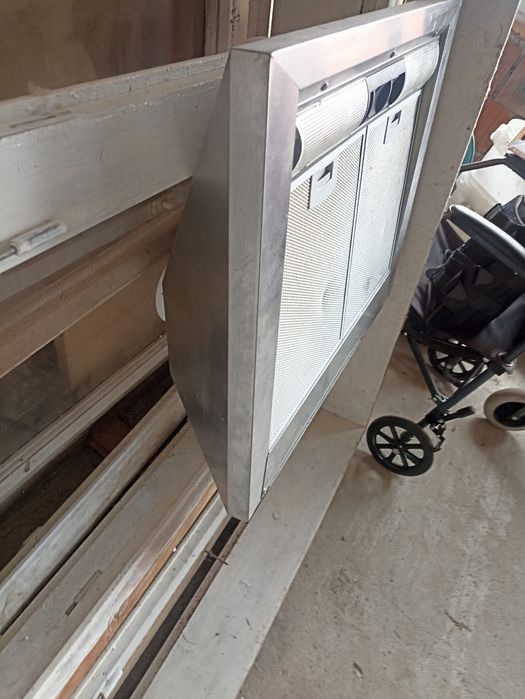 Vând geamuri termopan și hotă