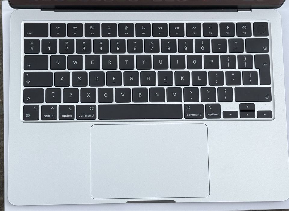 ГАРАНЦИОНЕН!!! Лаптоп Apple MacBook Air 13”, M3, 8GB RAM / 256GB SSD