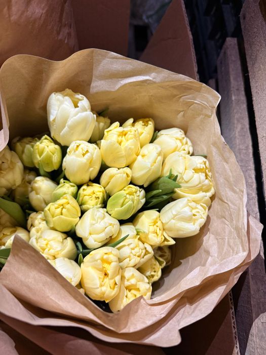 Свежие ,красивые тюльпаны ,букеты