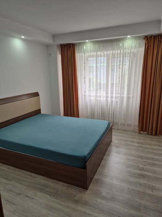 Chirie ap 3 camere,  et 2, cruce bazar, 380 E