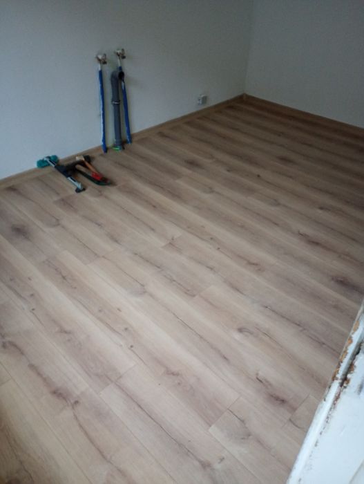 Montaj parchet laminat , stratificat,SPC,LVT,masiv – rapid și profesionist