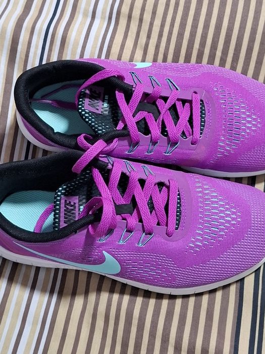 Adidași Nike   .